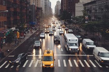 企业软文发布：两会热议停车难 如何破解城市交通综合治理难题？